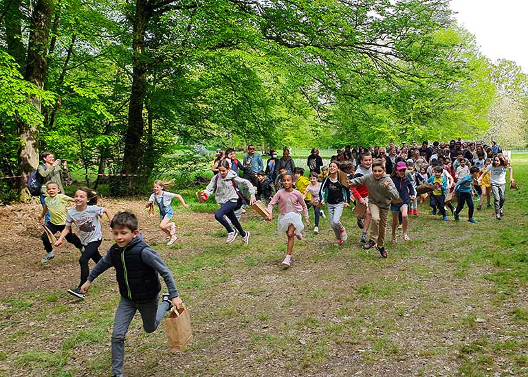 chateaudesaintjeanbeauregard-chasse-aux-oeufs-paques-enfants