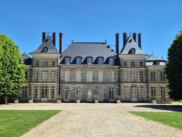 📣 Ce jeudi 1er mai, jour férié, le Domaine ouvre ses portes de 14h à 18h !

Une météo estivale, un grand soleil, des températures douces… Tous les ingrédients sont réunis pour une escapade printanière inoubliable 🌼☀️

Venez flâner dans les allées fleuries du parc à la française, admirer les floraisons éclatantes du jardin potager, découvrir le grand pigeonnier, les extérieurs du Château, et peut-être croiser nos célèbres oies sauvages et leurs petits ! 🪿💛

Un moment suspendu, au cœur de la nature, dans l’un des plus beaux domaines d’Île-de-France 🌿✨

📍 Billetterie sur place : attention la carte bleue n'est pas acceptée
🕑 Ouverture exceptionnelle de 14h à 18h
🎟️ Toutes les infos sur notre site

➡️ Et si vous cherchiez une idée de sortie pour ce jeudi… ne cherchez plus !

Crédit photos : Cecilia Aranda